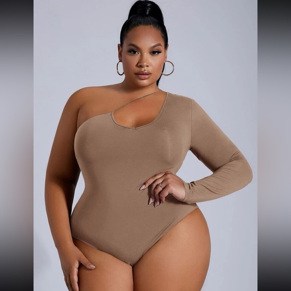 One shoulder strap detail bodysuit - Picture 2 of 5